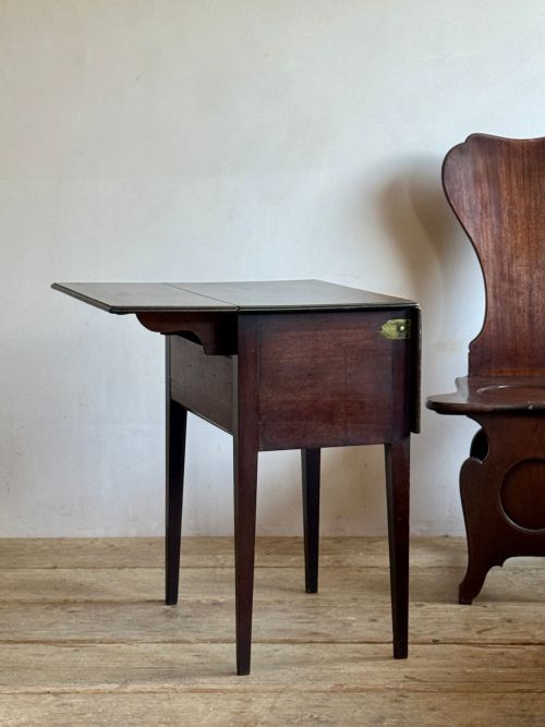 GEORGIAN MAHOGANY DECEPTION TABLE - ADDITIONAL PHOTO 6