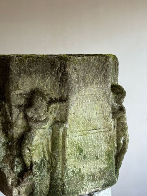 A CAST STONE ROMAN FUNERARY ALTAR - ADDITIONAL PHOTO 3