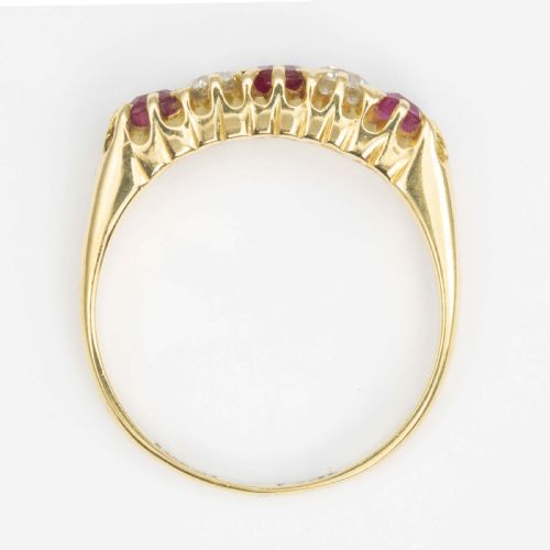 VINTAGE 18CT GOLD RUBY AND DIAMOND 5 STONE RING - ADDITIONAL PHOTO 4