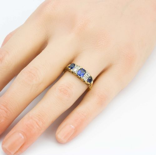EDWARDIAN 18CT GOLD 3 STONE SAPPHIRE AND DIAMOND RING - ADDITIONAL PHOTO 6
