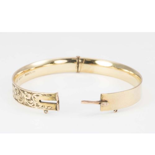 VINTAGE 9CT GOLD ON METAL CORE FLORAL ENGRAVED BANGLE - ADDITIONAL PHOTO 2