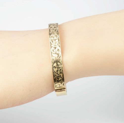 VINTAGE 9CT GOLD ON METAL CORE FLORAL ENGRAVED BANGLE - ADDITIONAL PHOTO 5