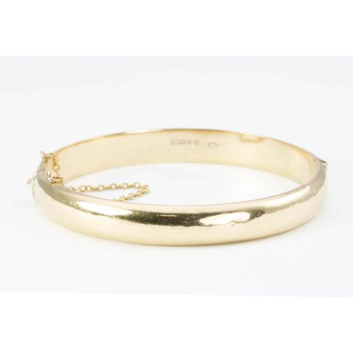 VINTAGE FLORAL ENGRAVED BANGLE IN 9CT GOLD - ADDITIONAL PHOTO 2