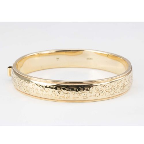 VINTAGE 9CT GOLD FLORAL ENGRAVED BANGLE - ADDITIONAL PHOTO 1