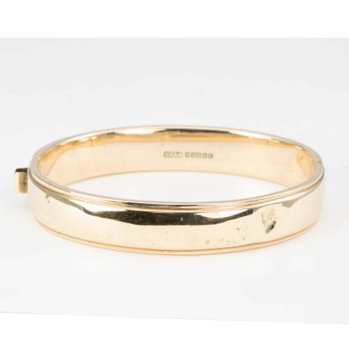 VINTAGE 9CT GOLD FLORAL ENGRAVED BANGLE - ADDITIONAL PHOTO 2