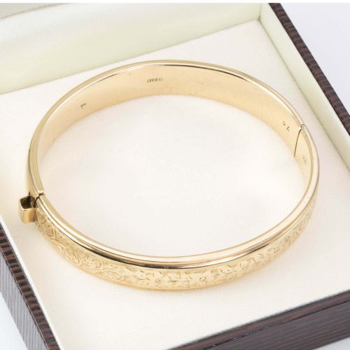 VINTAGE 9CT GOLD FLORAL ENGRAVED BANGLE - ADDITIONAL PHOTO 7