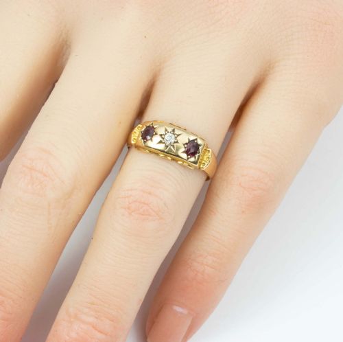EDWARDIAN 18CT GOLD RUBY AND DIAMOND 3 STONE GYPSY RING - ADDITIONAL PHOTO 6
