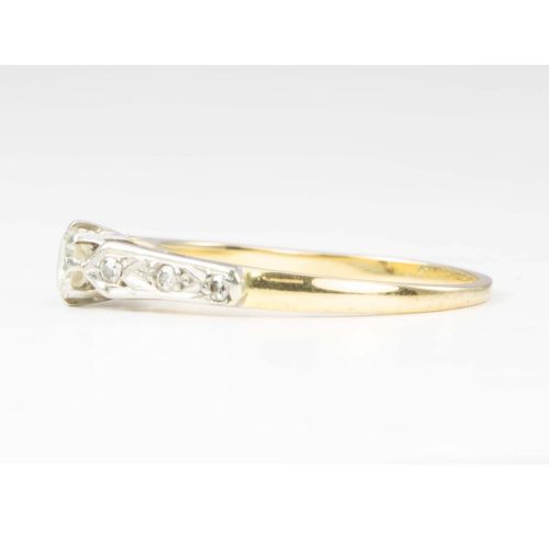 VINTAGE 18CT GOLD SOLITAIRE 020 CARAT DIAMOND WITH DIAMOND SHOULDERS RING - ADDITIONAL PHOTO 2