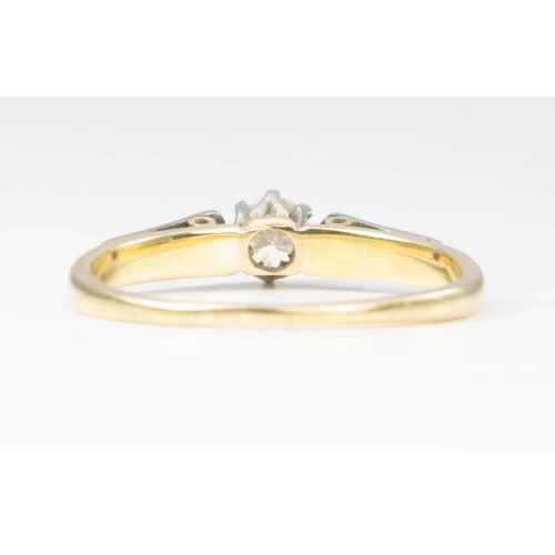 VINTAGE 18CT GOLD SOLITAIRE 020 CARAT DIAMOND WITH DIAMOND SHOULDERS RING - ADDITIONAL PHOTO 3
