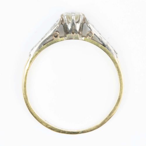 VINTAGE 18CT GOLD SOLITAIRE 020 CARAT DIAMOND WITH DIAMOND SHOULDERS RING - ADDITIONAL PHOTO 4
