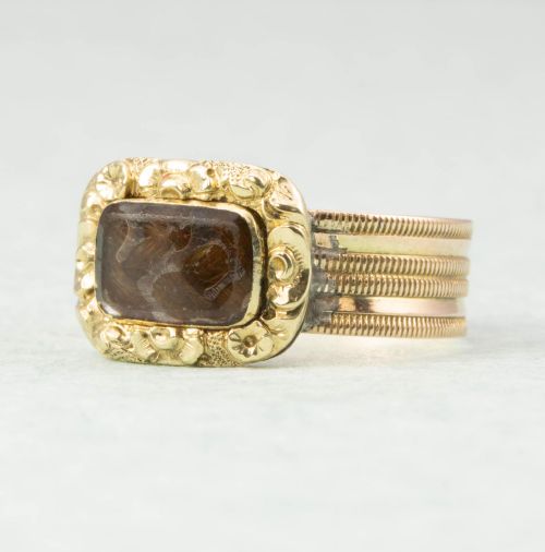 GEORGIAN 15CT GOLD MOURNING RING WITH HAIRWORK PANEL - ADDITIONAL PHOTO 1