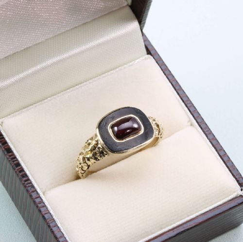 GEORGIAN 15CT GOLD GARNET ENAMEL MOURNING RING - ADDITIONAL PHOTO 6