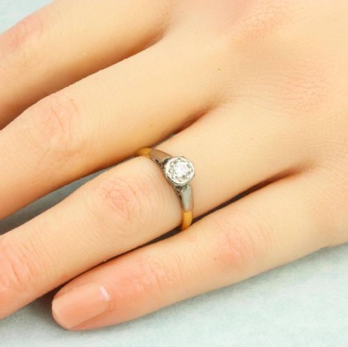VINTAGE 18CT GOLD 040 CARAT SOLITAIRE DIAMOND ENGAGEMENT RING SMALL SIZE - ADDITIONAL PHOTO 6