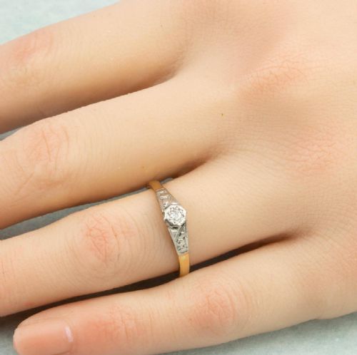 VINTAGE 18CT GOLD SOLITAIRE DIAMOND ENGAGEMENT RING - ADDITIONAL PHOTO 6