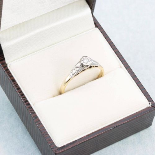 VINTAGE 18CT GOLD SOLITAIRE DIAMOND ENGAGEMENT RING - ADDITIONAL PHOTO 7