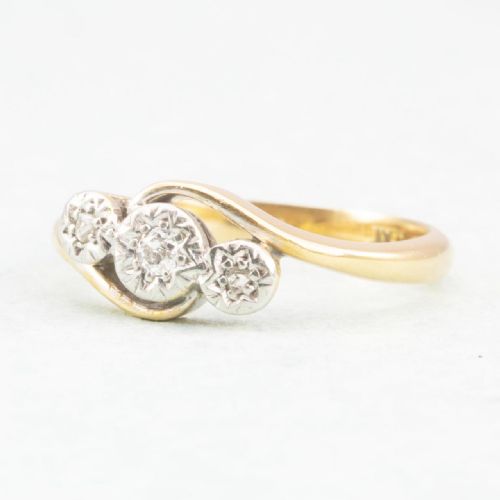 VINTAGE 18CT GOLD TWIST DESIGN 3 STONE DIAMOND RING - ADDITIONAL PHOTO 1