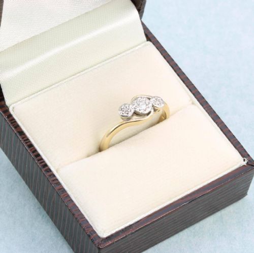 VINTAGE 18CT GOLD TWIST DESIGN 3 STONE DIAMOND RING - ADDITIONAL PHOTO 7
