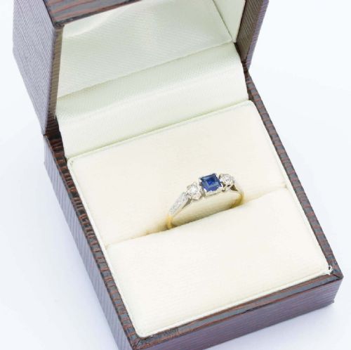 VINTAGE 18CT GOLD SQUARE SAPPHIRE DIAMOND 3 STONE RING SMALL SIZE - ADDITIONAL PHOTO 7
