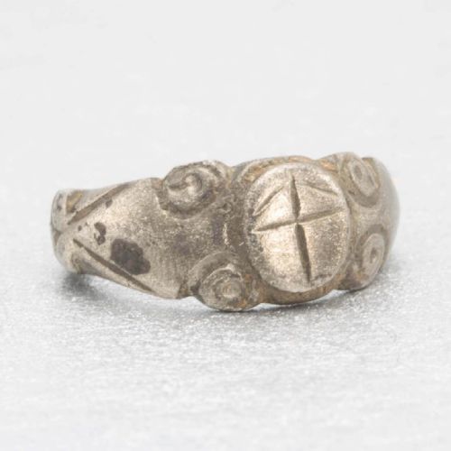 ANCIENT ROMAN SILVER RING WITH CROSS 2ND 4TH CENTURY - ADDITIONAL PHOTO 1