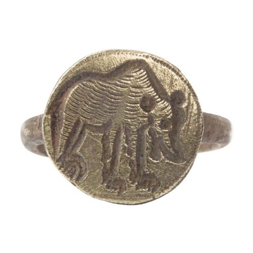 medieval bronze bear signet ring - CATEGORY: ANTIQUE JEWELLERY - DATED BEFORE 1700