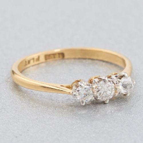 18CT GOLD 036 CARAT 3 STONE DIAMOND RING - ADDITIONAL PHOTO 1