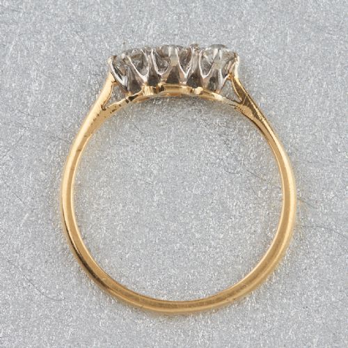 18CT GOLD 036 CARAT 3 STONE DIAMOND RING - ADDITIONAL PHOTO 4
