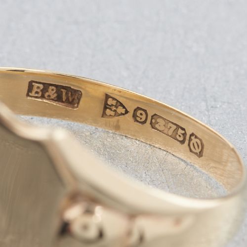 VINTAGE 9CT GOLD SHIELD FACED SIGNET RING HALLMARKED 1940 - ADDITIONAL PHOTO 5