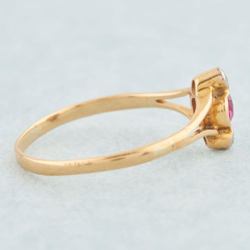 ART DECO 18CT GOLD SYNTHETIC RUBY AND DIAMOND 3 STONE RING - ADDITIONAL PHOTO 2