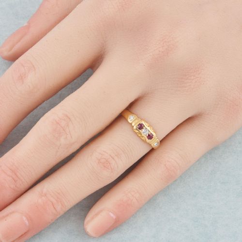 VICTORIAN 18CT GOLD RUBY DIAMOND 5 STONE RING - ADDITIONAL PHOTO 5