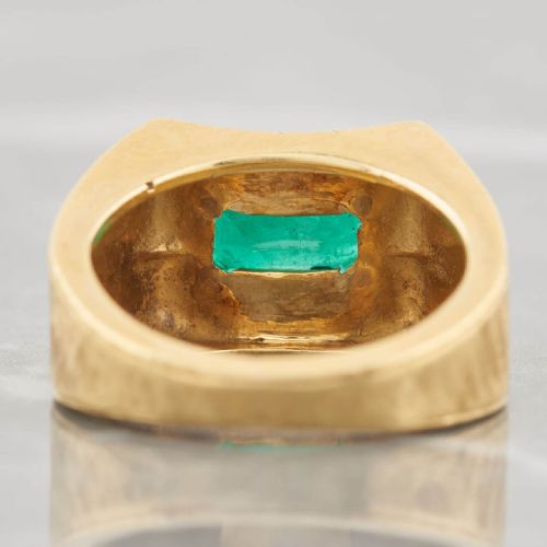 VINTAGE 18CT GOLD EMERALD WIDE TEXTURED BAND RING - ADDITIONAL PHOTO 5
