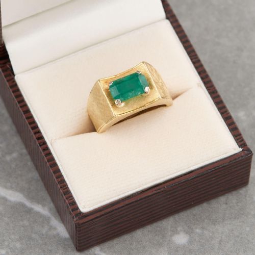 VINTAGE 18CT GOLD EMERALD WIDE TEXTURED BAND RING - ADDITIONAL PHOTO 9