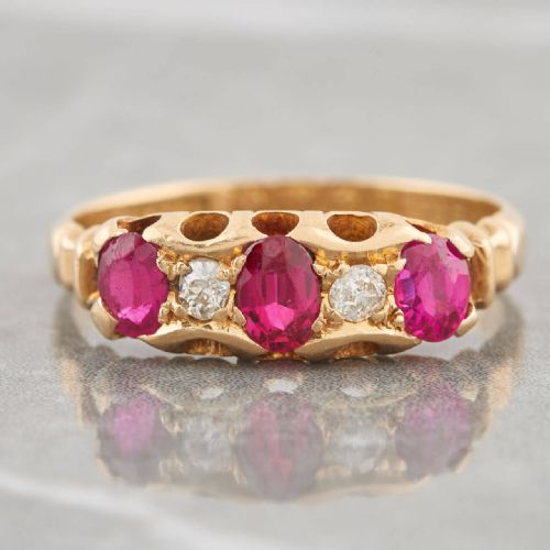 1917 18CT GOLD RUBY DIAMOND HALF HOOP RING - ADDITIONAL PHOTO 1