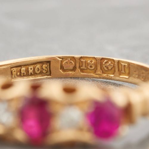 1917 18CT GOLD RUBY DIAMOND HALF HOOP RING - ADDITIONAL PHOTO 5