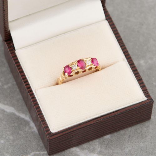 1917 18CT GOLD RUBY DIAMOND HALF HOOP RING - ADDITIONAL PHOTO 8