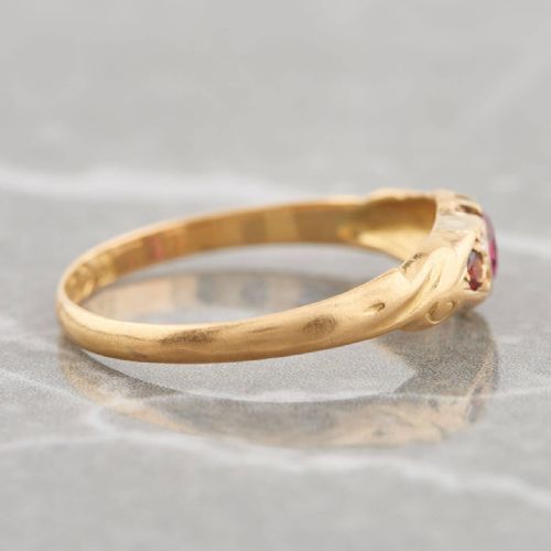 1912 18CT GOLD SPINEL GARNET AND DIAMOND HALF HOOP RING - ADDITIONAL PHOTO 3