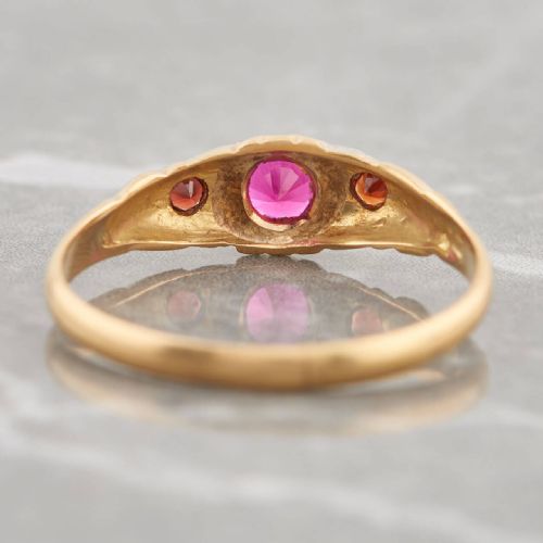 1912 18CT GOLD SPINEL GARNET AND DIAMOND HALF HOOP RING - ADDITIONAL PHOTO 4