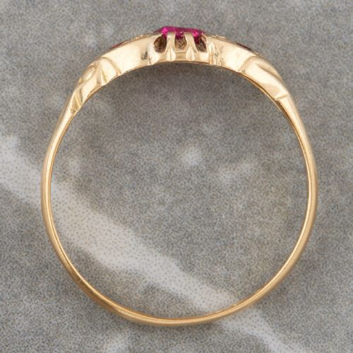 1912 18CT GOLD SPINEL GARNET AND DIAMOND HALF HOOP RING - ADDITIONAL PHOTO 5