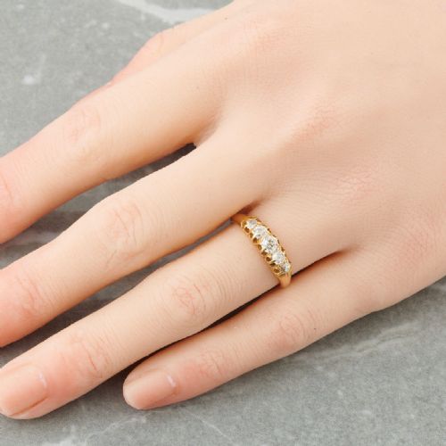 VICTORIAN 18CT GOLD 5 STONE 055 CARAT OLD CUT DIAMOND RING - ADDITIONAL PHOTO 1