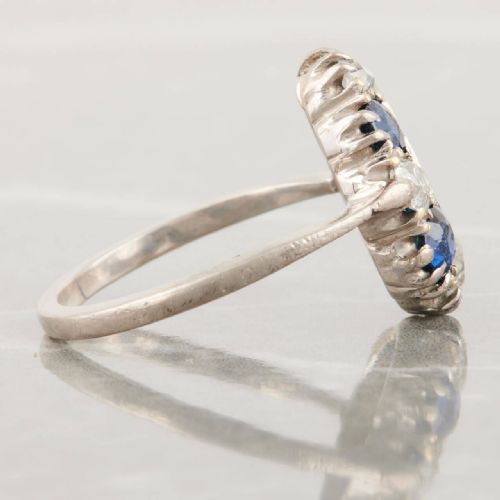 18CT WHITE GOLD SAPPHIRE AND DIAMOND HORSESHOE RING - ADDITIONAL PHOTO 4