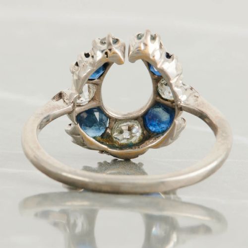 18CT WHITE GOLD SAPPHIRE AND DIAMOND HORSESHOE RING - ADDITIONAL PHOTO 5