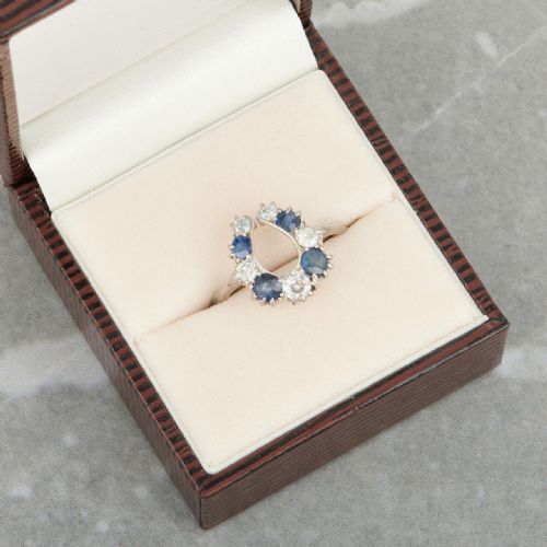 18CT WHITE GOLD SAPPHIRE AND DIAMOND HORSESHOE RING - ADDITIONAL PHOTO 7
