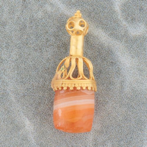 VIKING PERIOD GOLD AGATE ELF SHOT PENDANT - ADDITIONAL PHOTO 1