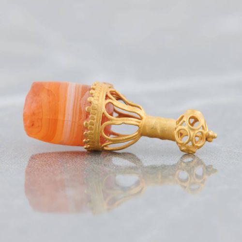 VIKING PERIOD GOLD AGATE ELF SHOT PENDANT - ADDITIONAL PHOTO 2
