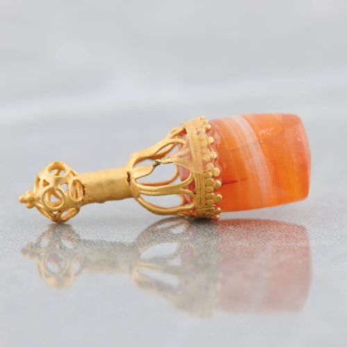 VIKING PERIOD GOLD AGATE ELF SHOT PENDANT - ADDITIONAL PHOTO 3