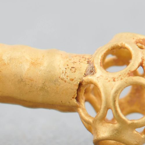 VIKING PERIOD GOLD AGATE ELF SHOT PENDANT - ADDITIONAL PHOTO 4