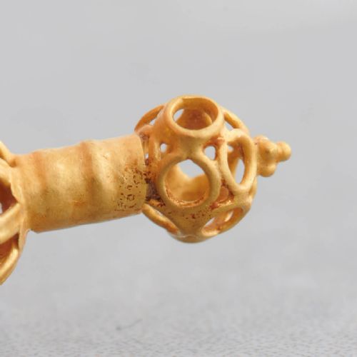 VIKING PERIOD GOLD AGATE ELF SHOT PENDANT - ADDITIONAL PHOTO 5
