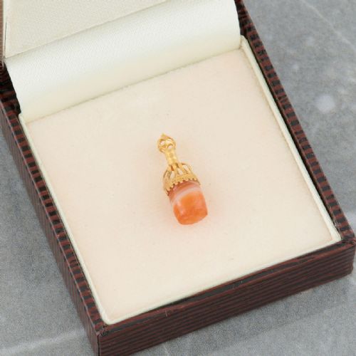VIKING PERIOD GOLD AGATE ELF SHOT PENDANT - ADDITIONAL PHOTO 6