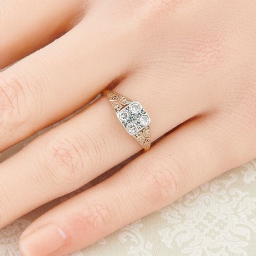18CT GOLD FOUR STONE DIAMOND ENGAGEMENT RING 1940S - ADDITIONAL PHOTO 1