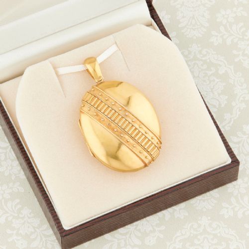 VICTORIAN 18CT GOLD ETRUSCAN DESIGN LARGE LOCKET - ADDITIONAL PHOTO 5
