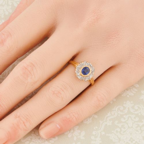 ANTIQUE 18CT GOLD SAPPHIRE AND DIAMOND CLUSTER RING - ADDITIONAL PHOTO 1